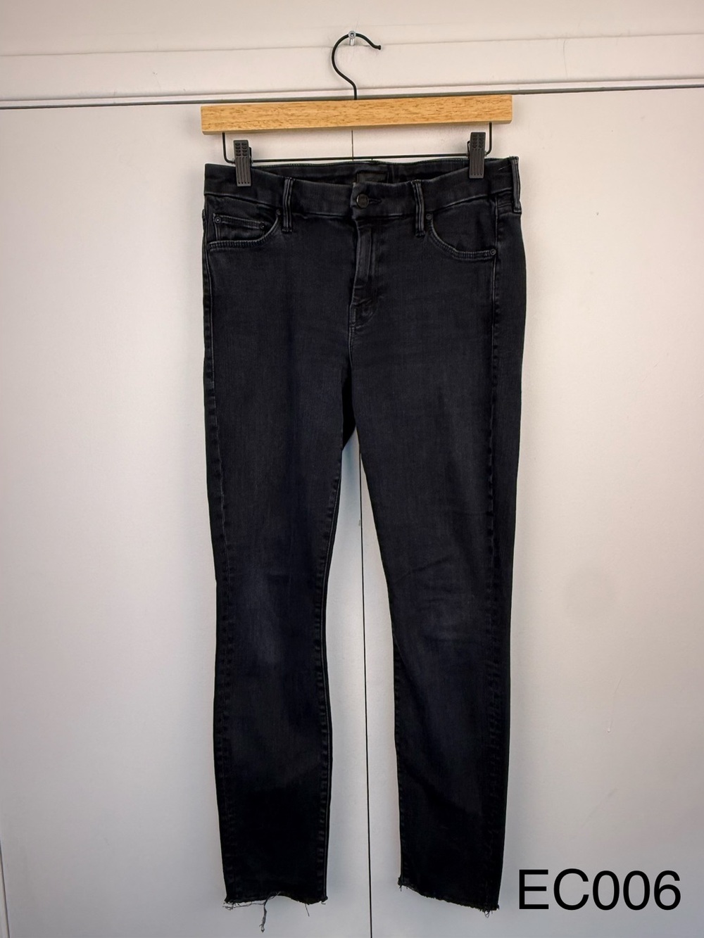 MOTHER The Looker Ankle Fray Jeans Blackbird Size 27